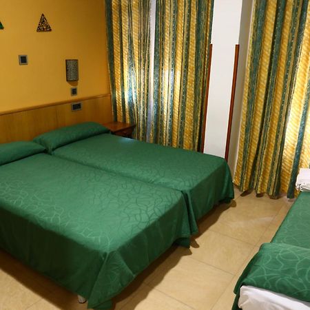 Hostal Muralla Plasencia Zewnętrze zdjęcie