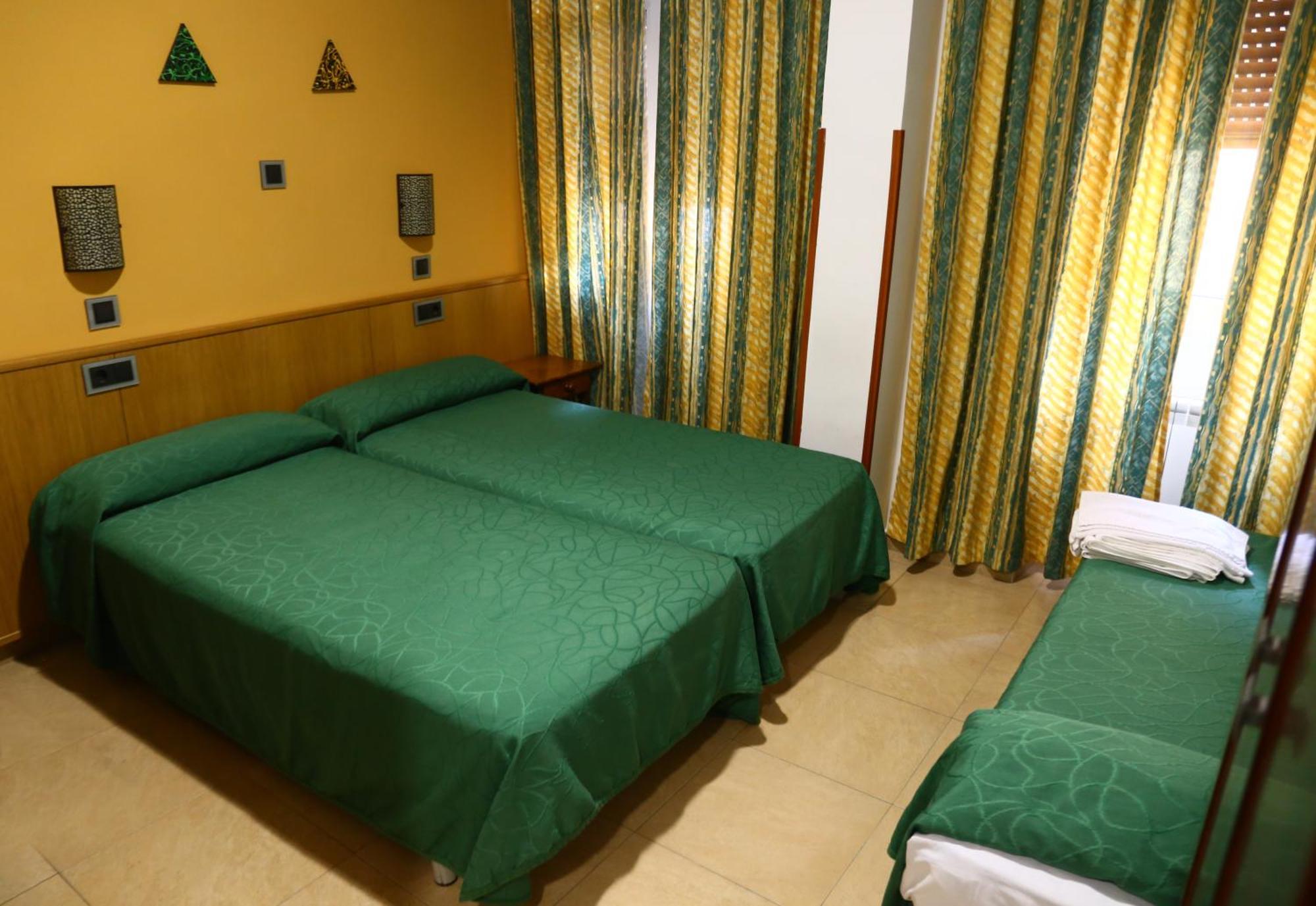 Hostal Muralla Plasencia Zewnętrze zdjęcie
