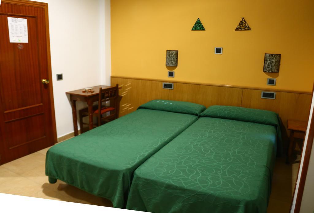 Hostal Muralla Plasencia Zewnętrze zdjęcie