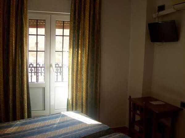 Hostal Muralla Plasencia Zewnętrze zdjęcie