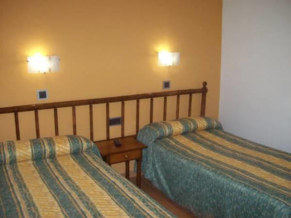 Hostal Muralla Plasencia Zewnętrze zdjęcie