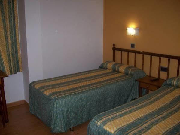 Hostal Muralla Plasencia Zewnętrze zdjęcie