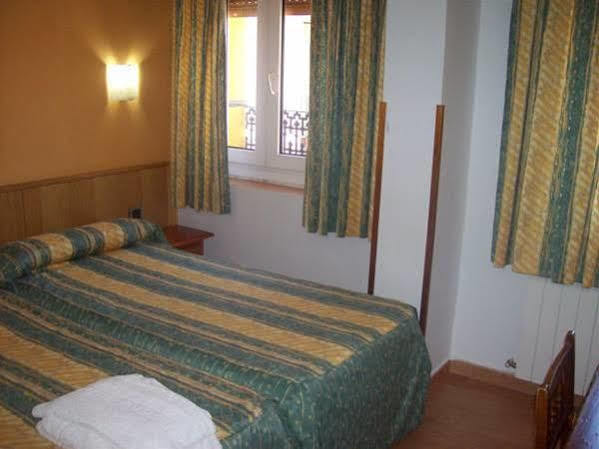 Hostal Muralla Plasencia Zewnętrze zdjęcie